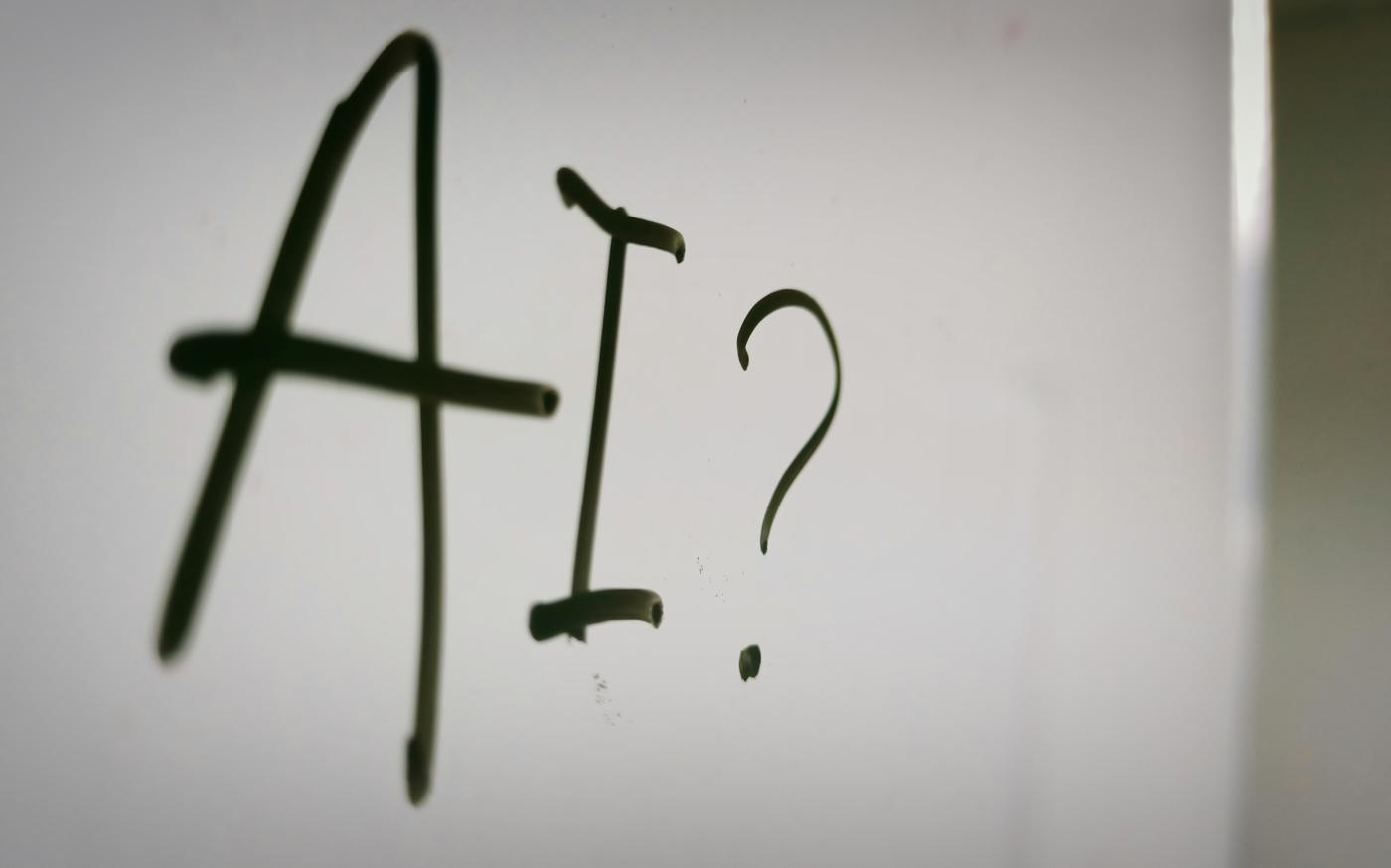 a sign with a question mark and a question mark drawn on it by Nahrizul Kadri courtesy of Unsplash.